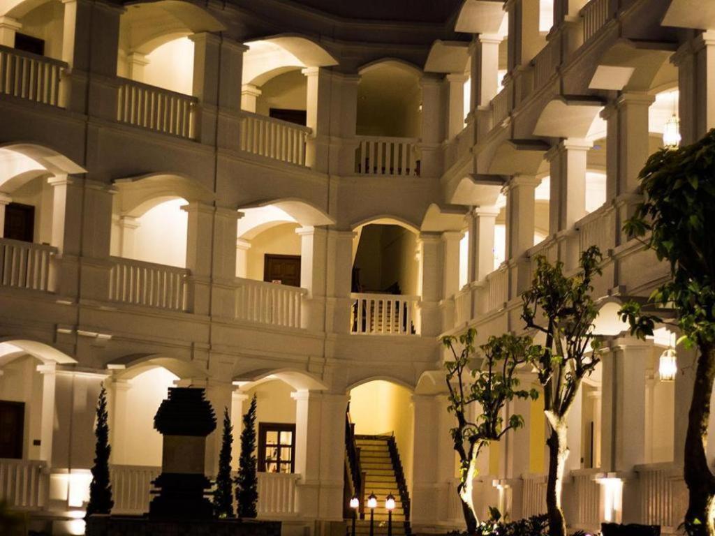 Hotel Ammi Cepu Exterior foto