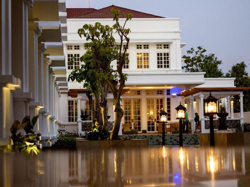 Hotel Ammi Cepu Exterior foto