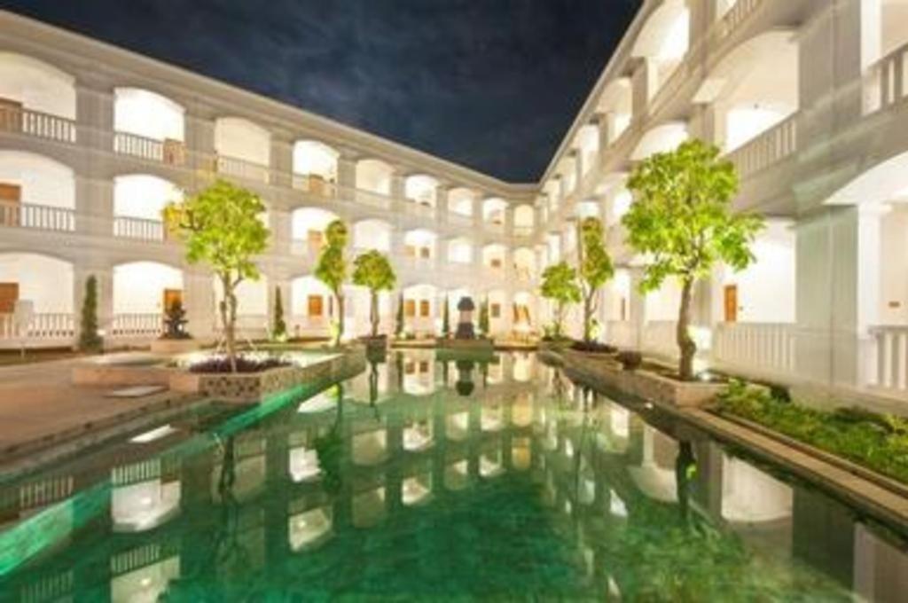 Hotel Ammi Cepu Exterior foto